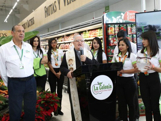 Inauguran nueva tienda de Supermercados La Colonia, Las Hadas.