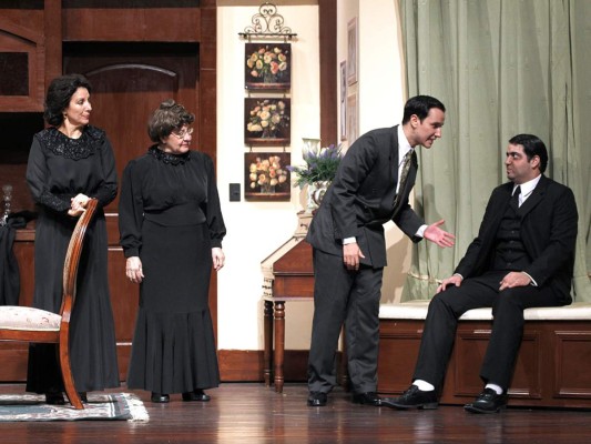 Círculo Teatral Sampedrano estrena 'Arsénico y encaje antiguo'  