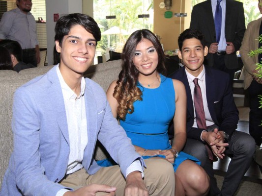Alegre desayuno de los seniors del Instituto Valle de Sula