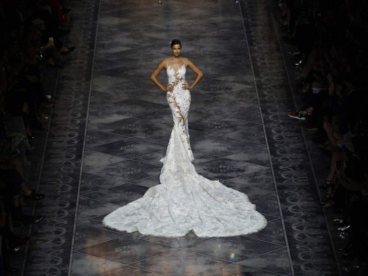 Atelier Pronovias enamora con su propuesta en Barcelona Bridal Week