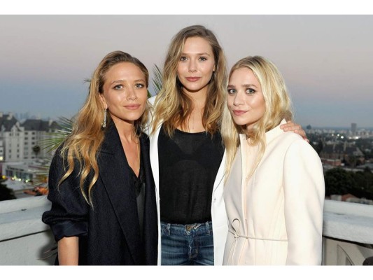 Es hermana menor de las famosas gemelas Mary Kate y Ashley Olsen.