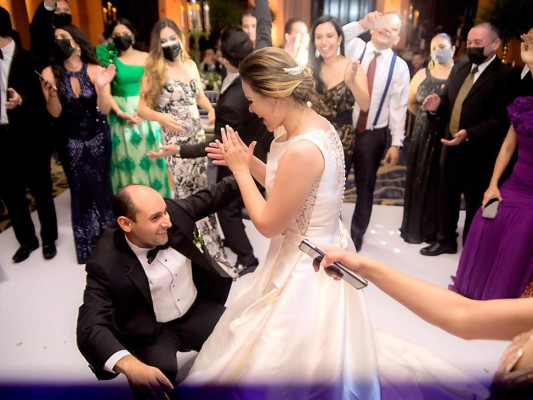 La boda de Azaria Martínez y Fernando Torres