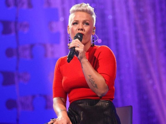 P¡nk: 'Como ciudadana de Estados Unidos, hija de dos veteranos y hermana de otro, me avergüenza lo que está sucediendo en Washington. Hipocrecía y vergüenza. Este es un día triste para Estados Unidos'.
