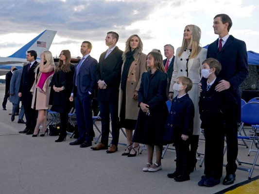Los Trump en pleno minutos antes de partir de Washington