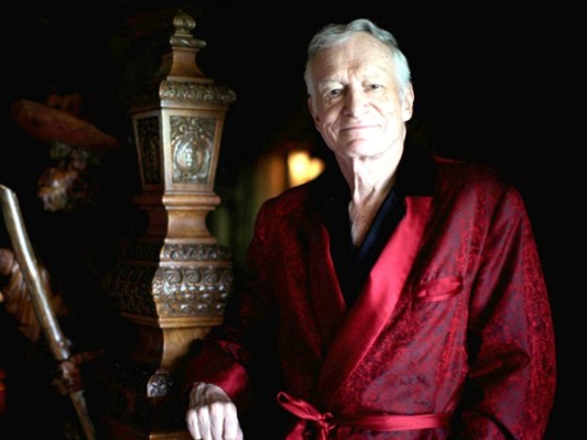 Hugh Hefner, el fundador de la revista Playboy, murió a los 91 años, el 27 de septiembre de causas naturales, rodeado por sus seres queridos en su mansión de California.