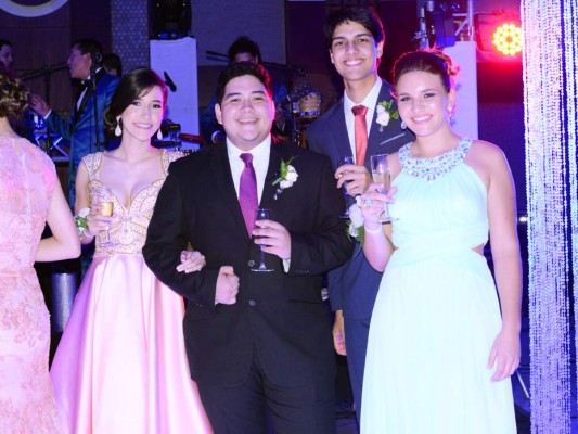 Prom night de los seniors del Valle de Sula