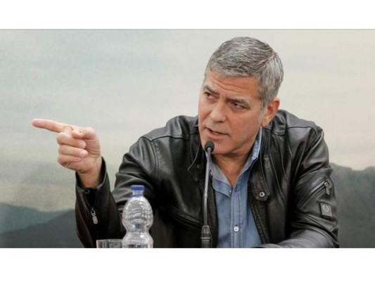 George Clooney: El actor es otro reconocido activista de causas medioambientales. Fue elegido para ser el director de una empresa suiza para la investigación y el desarrollo de innovaciones para la producción limpia de hidrógeno y combustible. Además en 2012, fue detenido por participar de una protesta frente a la embajada de Sudán, en contra de la escalada de violencia en el país africano, que amenaza a más de medio millón de personas.