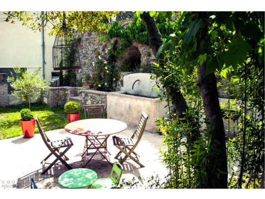 Rincón tradicional en este patio que recuerda a la casa de la abuela (Foto D.R.)