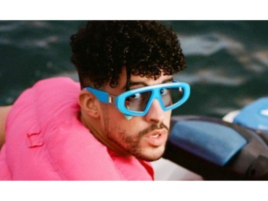 Cabe destacar que no es la primera vez que Jacquemus y el artista trabajan juntos, pues en mayo del 2021 el reguetonero usó un look de la casa francesa.