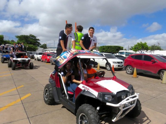 Entrance de los Seniors 2017 de Macris School