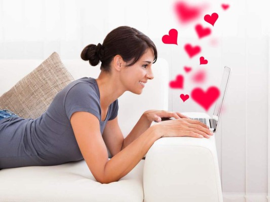 #11 Ser necesitada o pegajosa. Tu pareja siempre estará allí, acompañándote, pero no siempre estará fisícamente presente. Si no le das un minuto a solas, puede que lo ahuyentes.