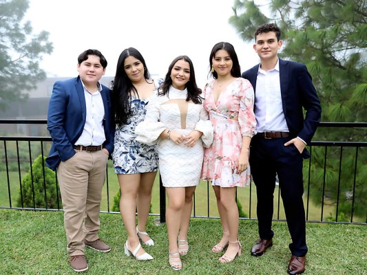 Anthony Moncada, Alejandra Landa, Danna Casco, Victoria Matute y Diego Motiño