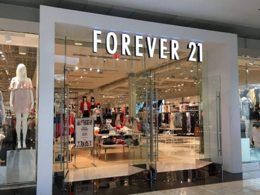 Forever 21 causa polémica al enviar barras dietéticas a sus clientas