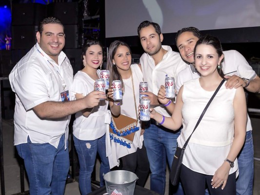 Héctor y Ana Turcios, María Fernanda y Angelo Casco con Ranses y Alejandra Kawas.