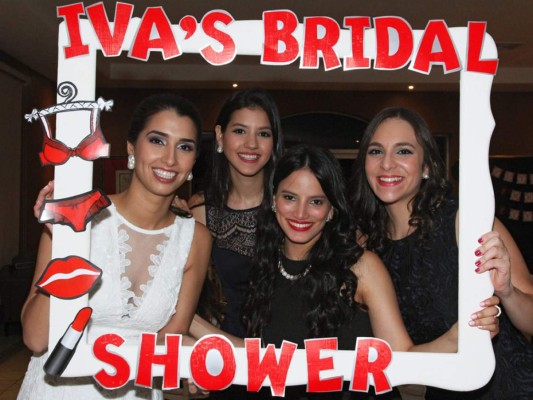 Ivanna Molina, Adriana Bendaña, Claudia Peña y Alejandra Handal.