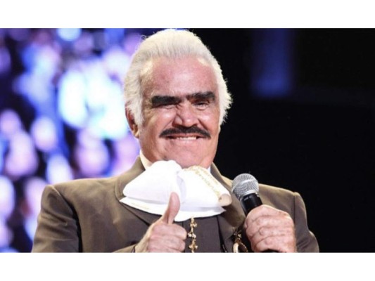 Vicente Fernández falleció el domingo 12 de Diciembre 2021, tras una larga hospitalización provocada por una caída que sufrió en su rancho Los 3 Potrillos en Guadalajara.