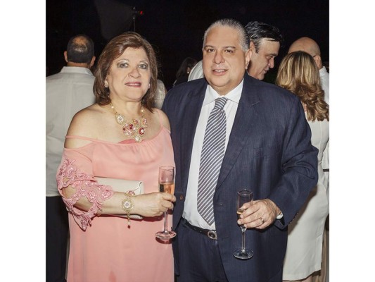 Gustavo Robelo y Andrea Interiano celebran su boda civil