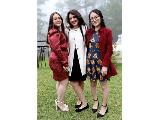 Tania Álvarez, Marcela Tovar y Eva Yan