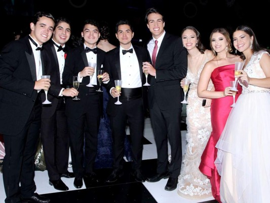 Juan Fernández, Diego Canahuati, José Villeda, Luís Nasser, Maurizio Hepbuern, Diana Gerber, Lessandra Barahona y Daniela Gerber.