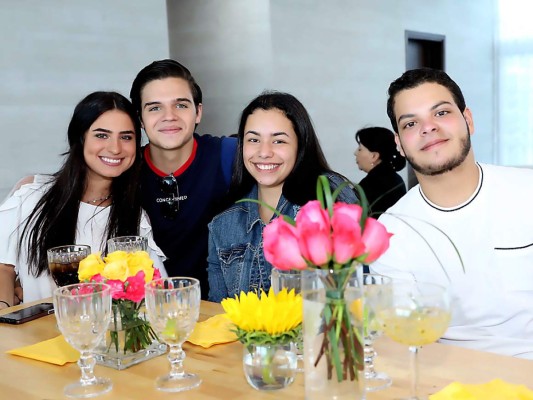 Celebración por el cumpleaños de Sonia Patricia Castillo Casanova