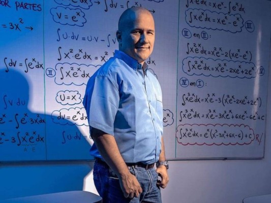 Julioprofe rompe récord Guinness a la clase de matemáticas más vista