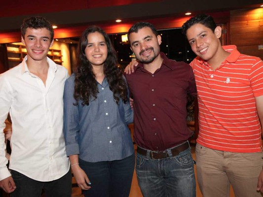 Alumnos de Macris School celebran logros obtenidos en Olimpiadas de Matemáticas