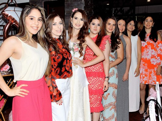 Despedida estilo jardín francés para Paola Pineda
