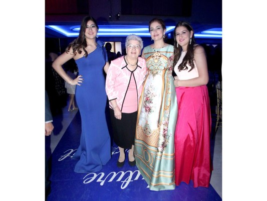 Luciana Sabillón, Martha Canahuati, Ruth Marie y Amanda Sabillón.