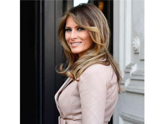 Con frío pero sin perder el estilo Melania Trump