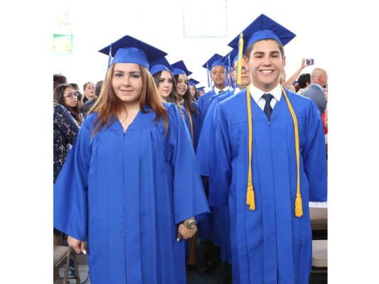 Entrega de títulos de la Macris School, generacion 2017