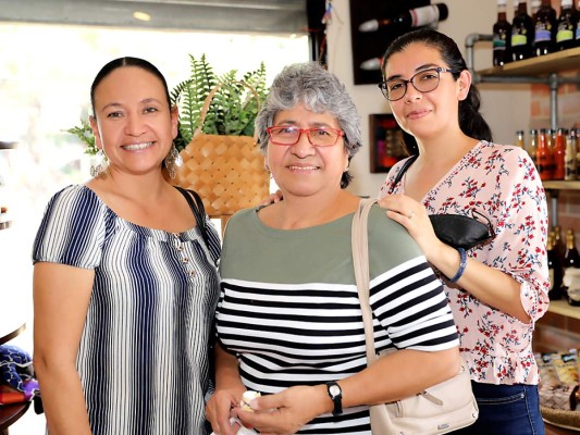 Reapertura de Beauty Studio, Valú y Floristería La Carreta