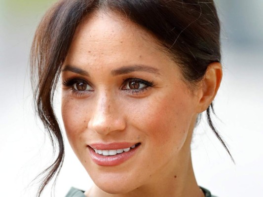 Y es que al parecer la propia Meghan decidió hablar con el personal de recursos humanos de la familia real para establecer los requisitos que deben cumplir los candidatos, según el tabloide The Daily Express. La publicación no descarta que la pareja termine eligiendo a un hombre.