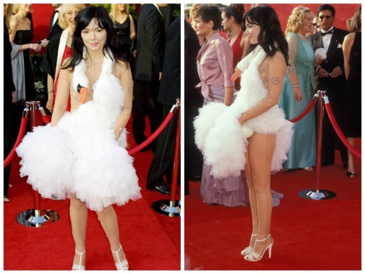 La cantante islandesa Björk en la alfombra roja de los Oscar 2001, con un vestido de cisne corto con plumas y la cabeza del animal recostada en su hombro derecho, fue objeto de burlas y de hasta exhibiciones en el Museo de Arte Moderno de New York para estudiar su outfit