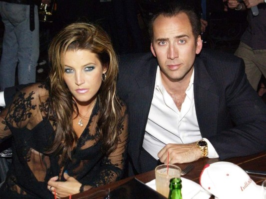 Lisa-Marie Presley y Nicholas Cage<br/>La pareja se casó en una ceremonia hawaiana en 2002. Cage pidió el divorcio 107 días luego pues 'no debieron casarse en primer lugar'.