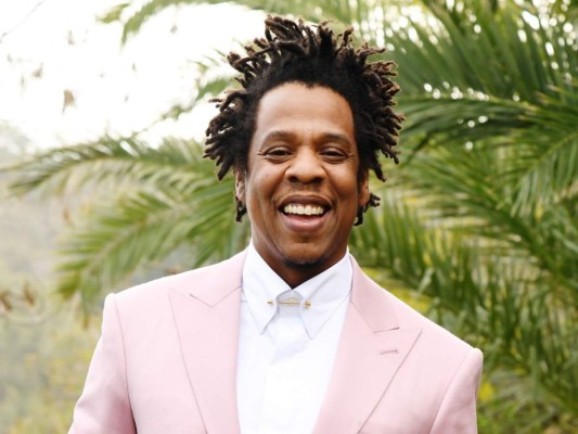 Jay-Z se convirtió en el primer cantante de hip-hop en ser multimillonario. A pesar de estar un año sin giras ni lanzamientos de álbum alcanzó la cantidad de 1.4 mil millones de dólares, según Forbes.