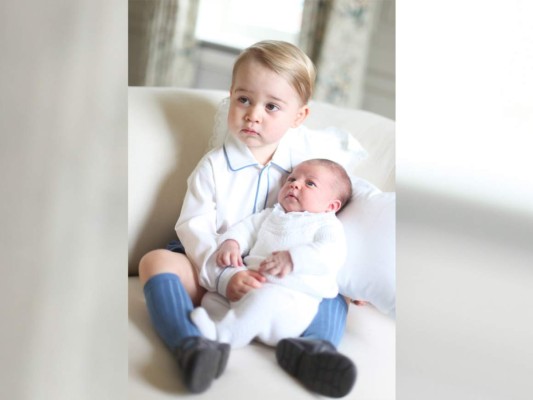 La princesa Charlotte no usará vestidos hasta su próximo cumpleaños