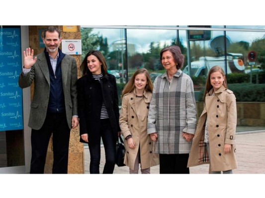 Reina Sofía junto a sus nietas visitan al rey Juan Carlos en el hospital