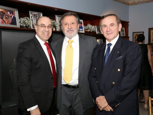 Oswaldo Kafati con Edwin y Luis Velásquez