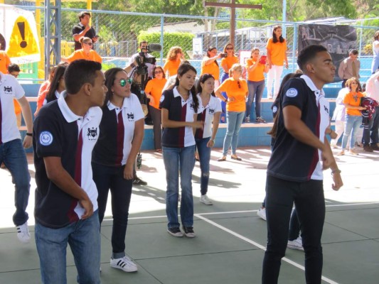 Entrance de los Seniors 2017 de Macris School