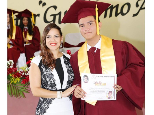 Entrega de títulos Mayan School II parte