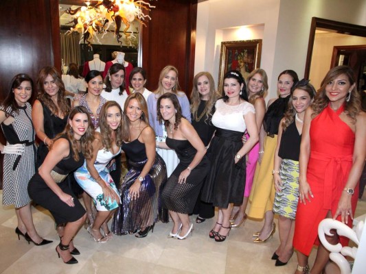Brenda Aguilar, Marcela Cabeza, Georgina Selim, Angela Salgado, Vanessa Chahín, María Edith Vitanza, Griselle Escobar, Luisa Lemus, Marisol y Jeaninne Salgado, Giselle Rishmawy, Ericka Morales, Kathia Chahín, Karla Villar, Marcela Larach y Lourdes Abufele.