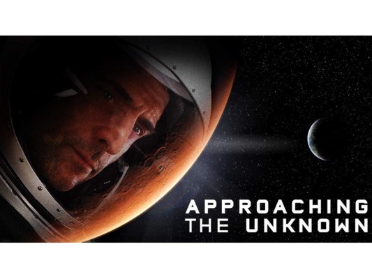 Hacia lo desconocido, esta película trata sobre un astronauta solitario, que en la primera misión a marte tripulado por humanos, sucede una catástrofe en pleno vuelo, por lo tanto le toca hacer hasta lo imposible para poder sobrevivir.