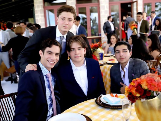 Almuerzo de los seniors de la Escuela Americana