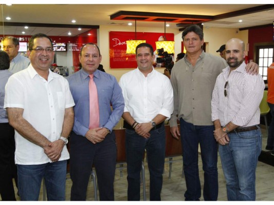Brindis por el nuevo Wendy's Circunvalación