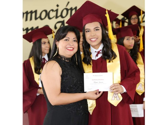 Entrega de títulos Mayan School II parte