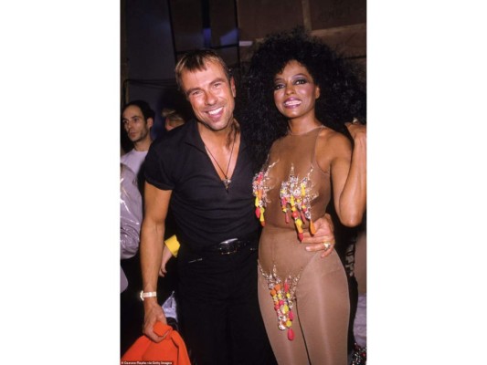 Sus increíbles trabajos le otorgaron el reconocimiento internacional lo que le permitió trabajar para grandes estrellas como Beyoncé, Madonna, Diana Ross, David Bowie, Kim Kardashian y muchos más.