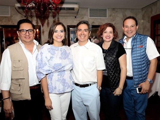 Miguel Chong, Valeria Ríos, Luis Reyes, Veronica y Andrés Rivera