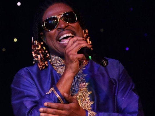 7. Stevie Wonder: El cantautor estadounidense ha marcado a una generación con sus récords Superstition y I just called to say i love you, algunos de los cuales lo han posicionado como el ganador de 25 premios Grammy.