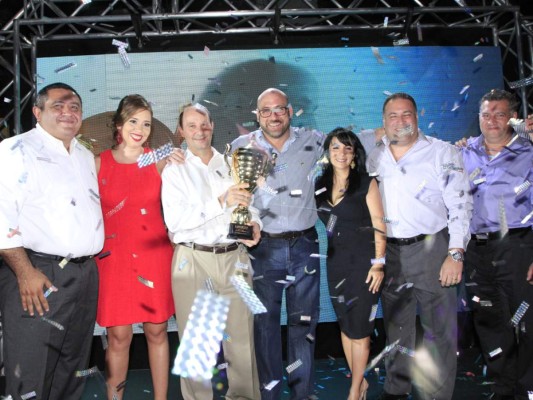 Alegre despedida para Boyce Lloyd  