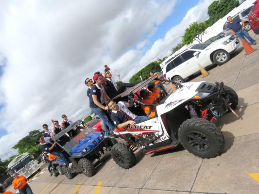 Entrance de los Seniors 2017 de Macris School